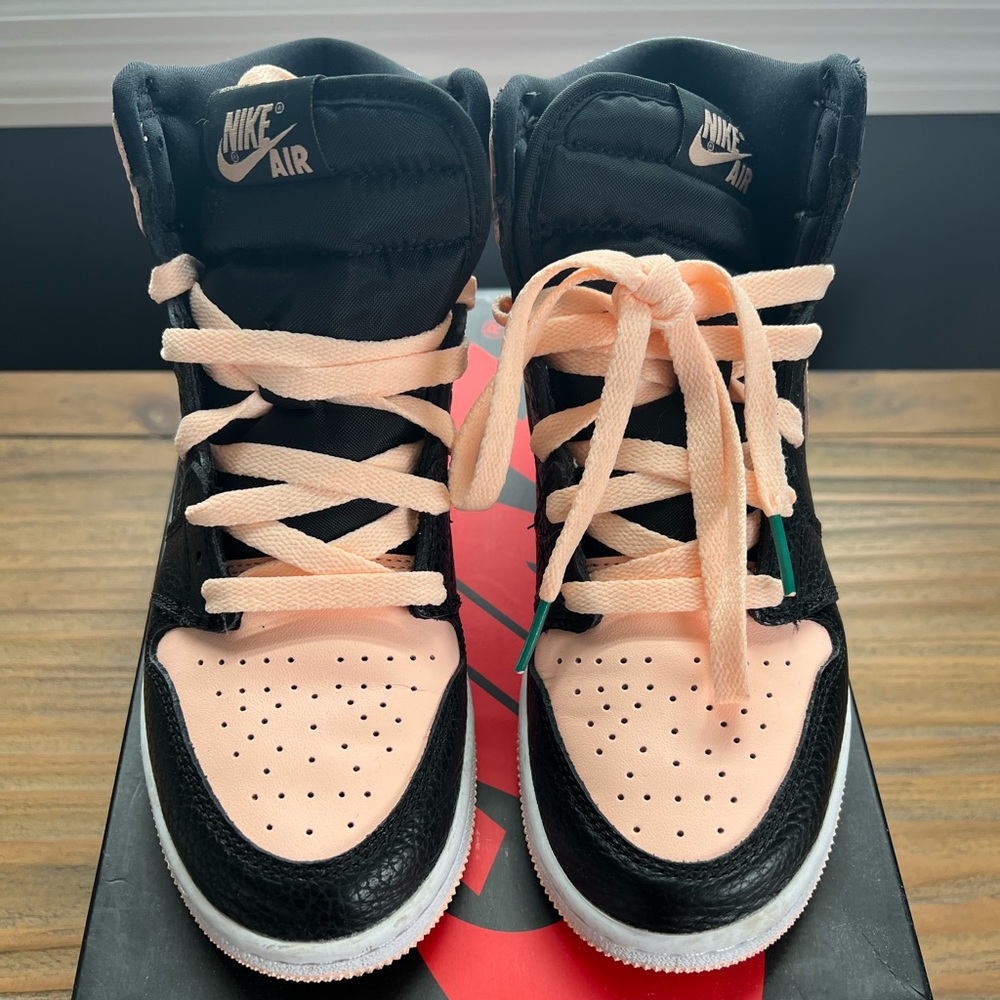 Air Jordan 1 Retro High OG- Black Crimson Tint (Size 5Y) - Picture 5 of 7